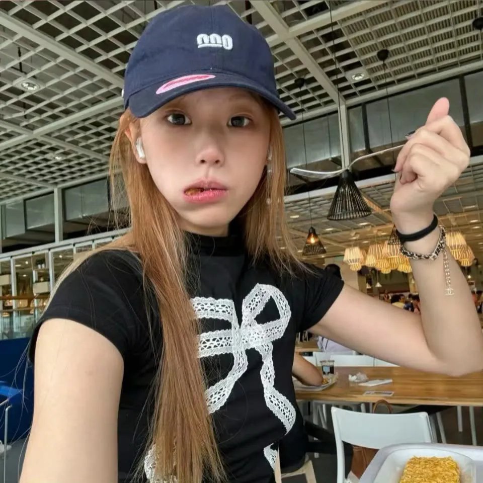 绿衣女子